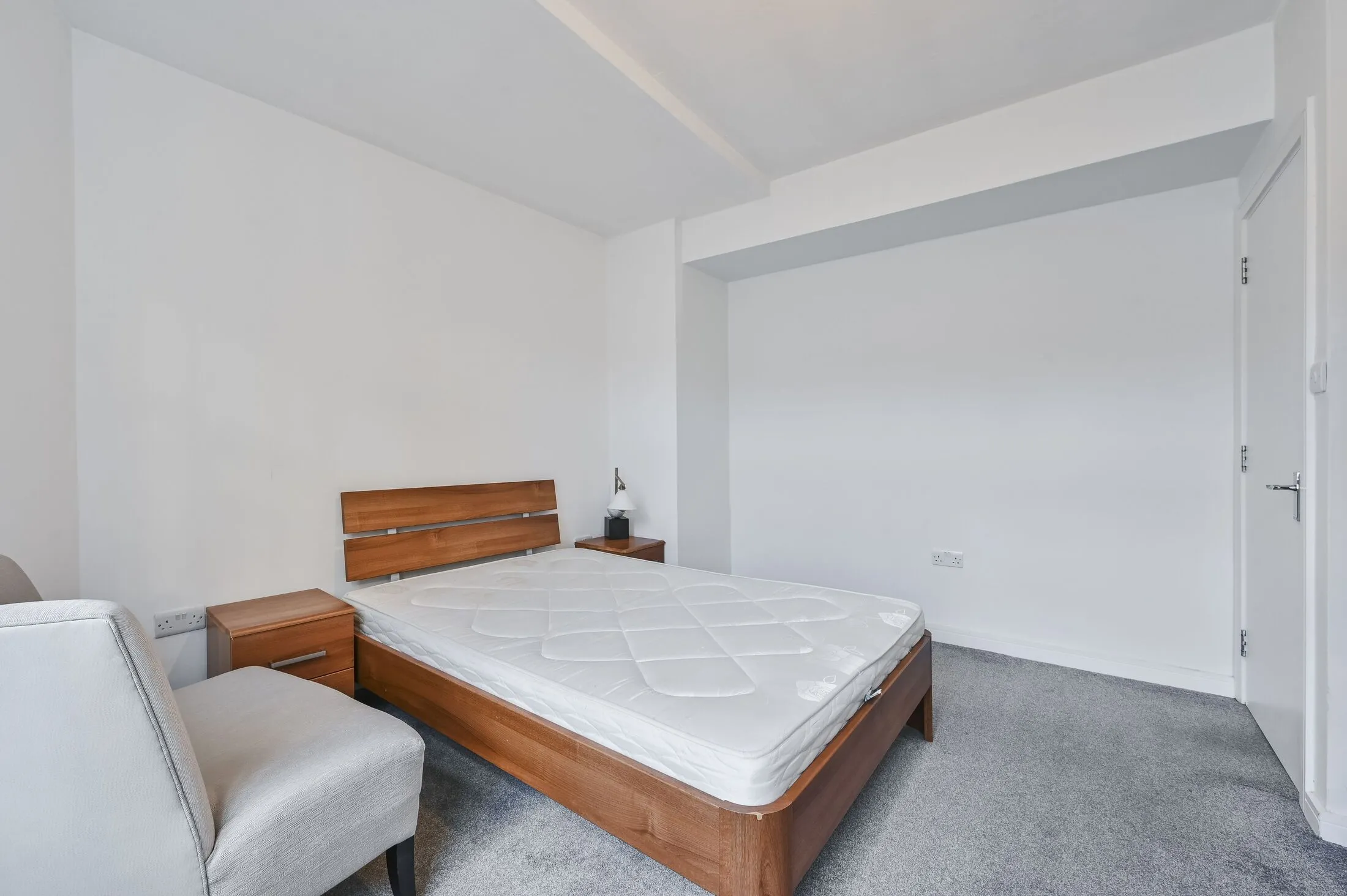 Flat Warren Street in Greater London