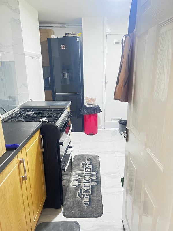 Room Claremont Road in Greater London