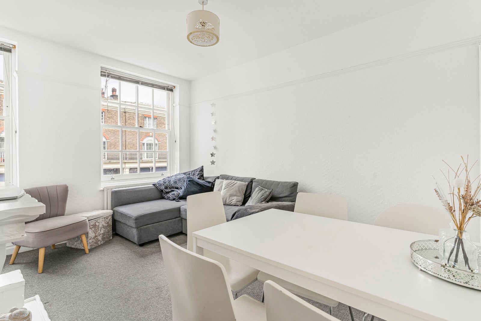 Flat Kennington Lane in Greater London