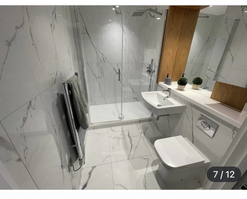 Room Plough Lane in Greater London