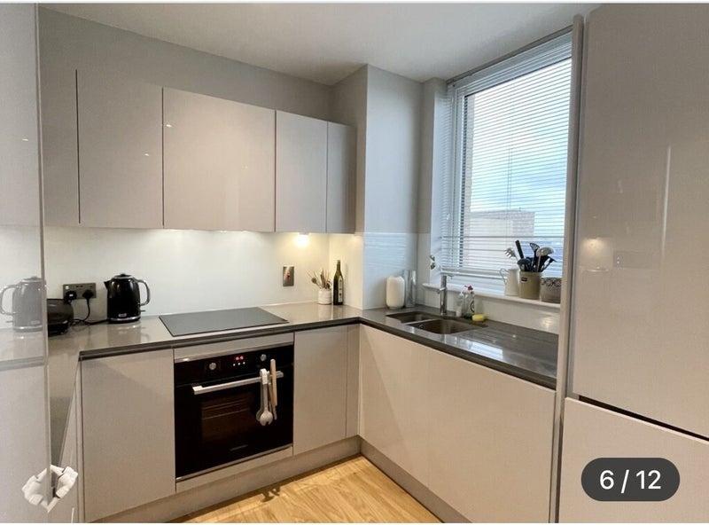 Room Plough Lane in Greater London