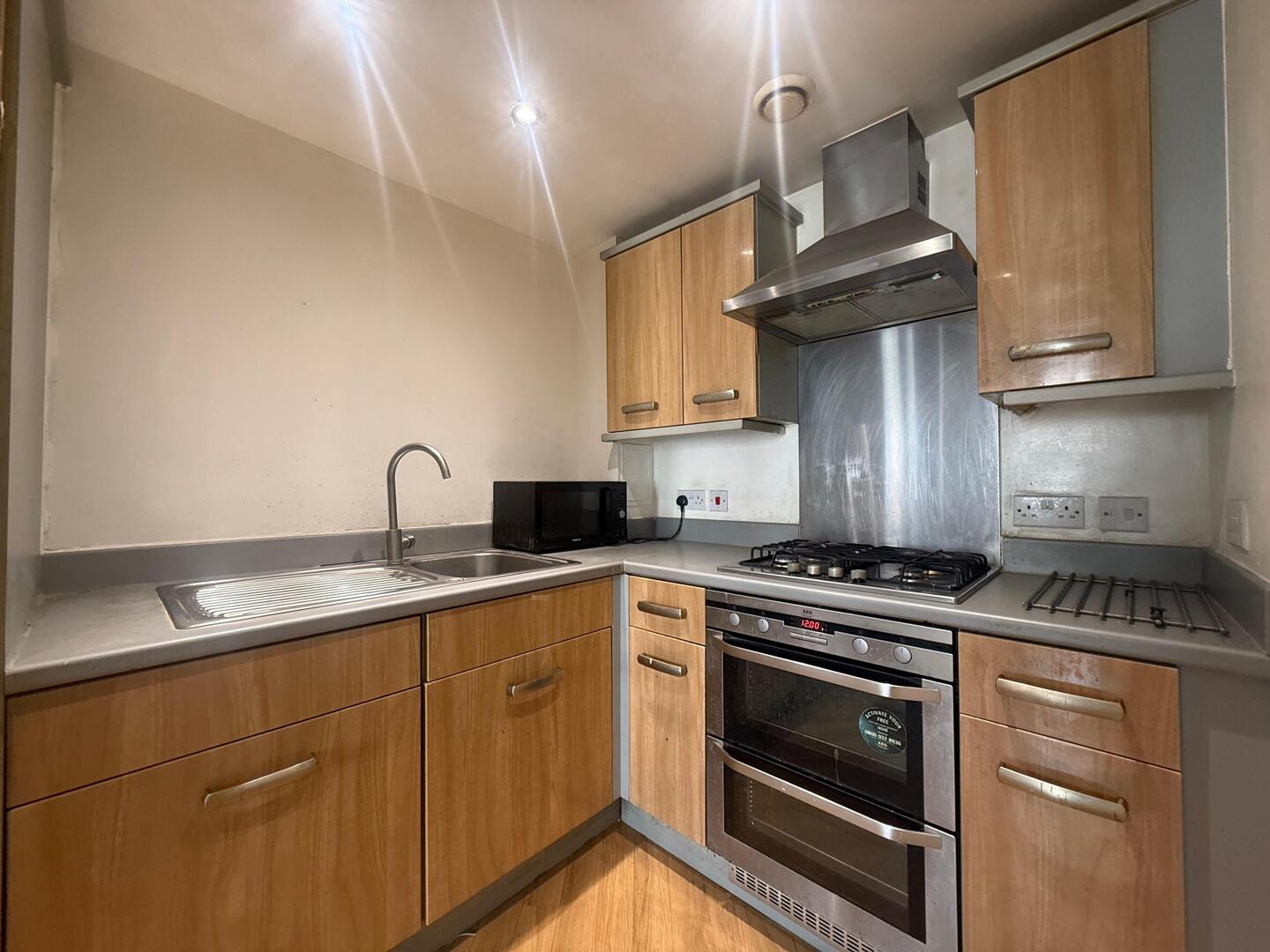 Flat Bramley Crescent in Greater London