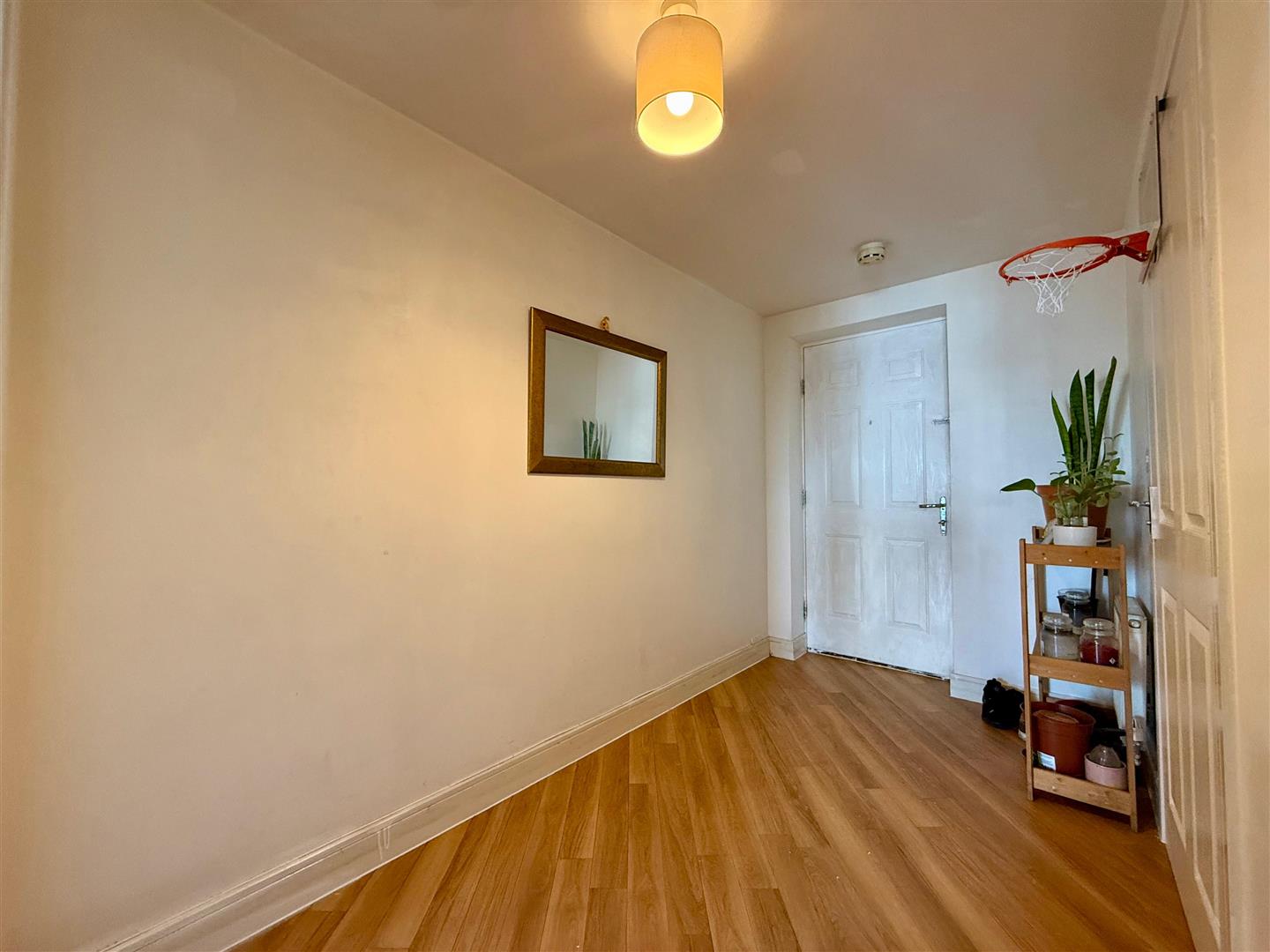Flat Bramley Crescent in Greater London