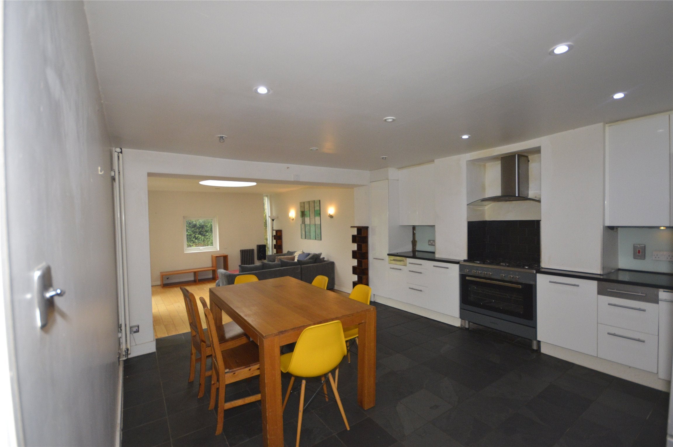 Flat Elmbourne Road in Greater London