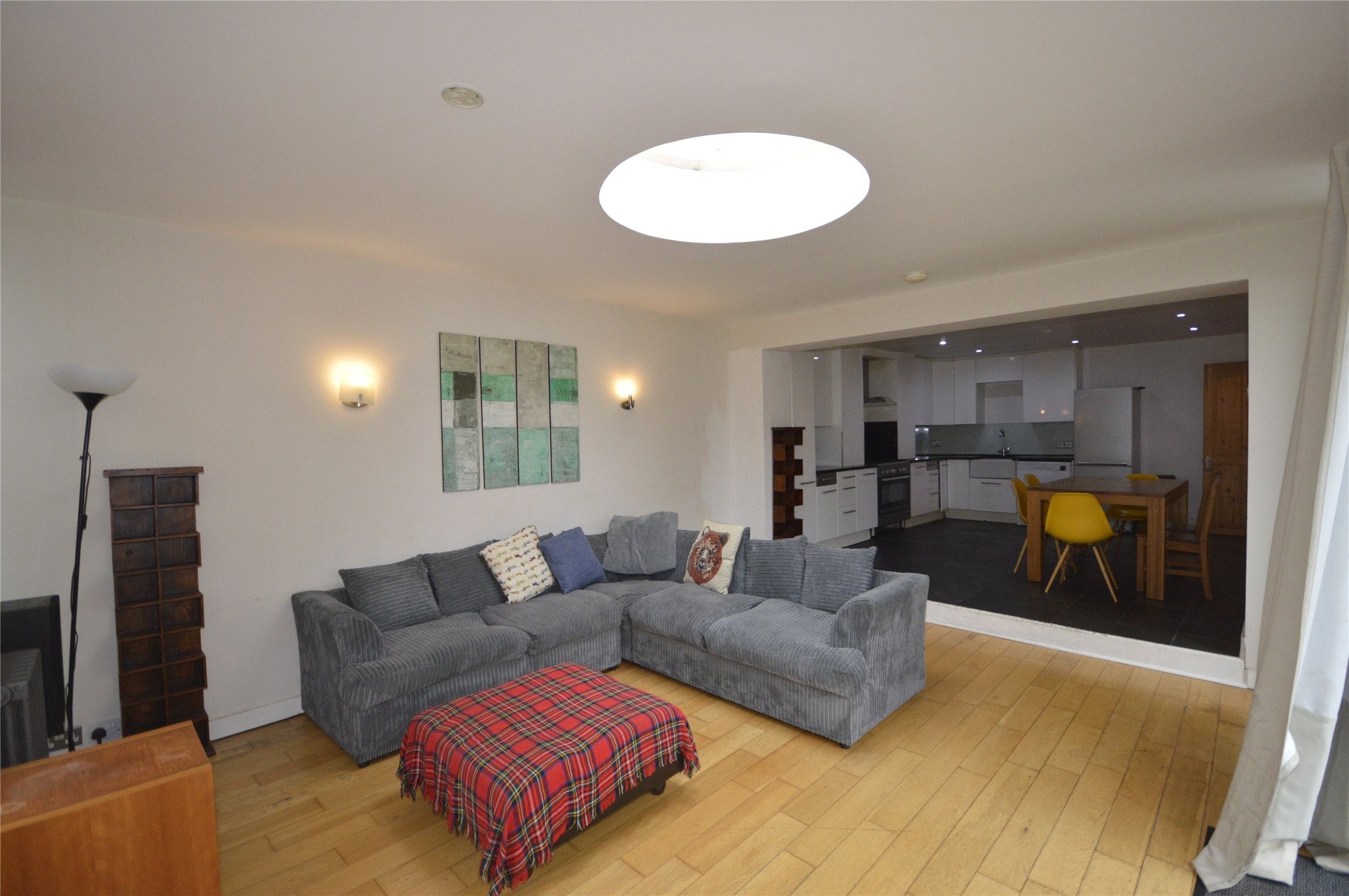 Flat Elmbourne Road in Greater London