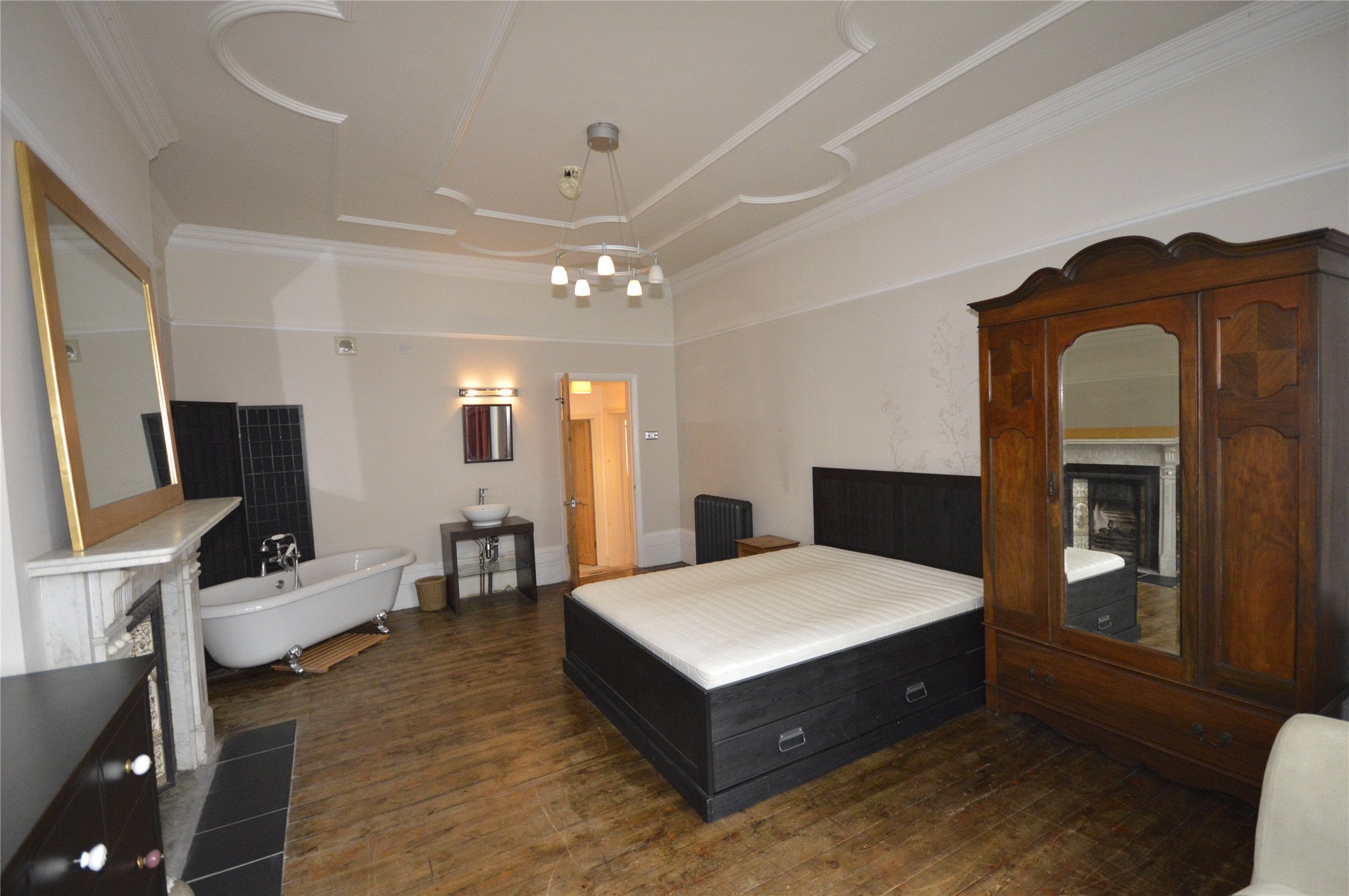 Flat Elmbourne Road in Greater London