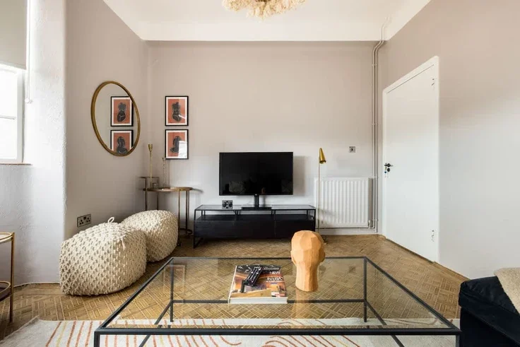 Flat Goodge Street in Greater London