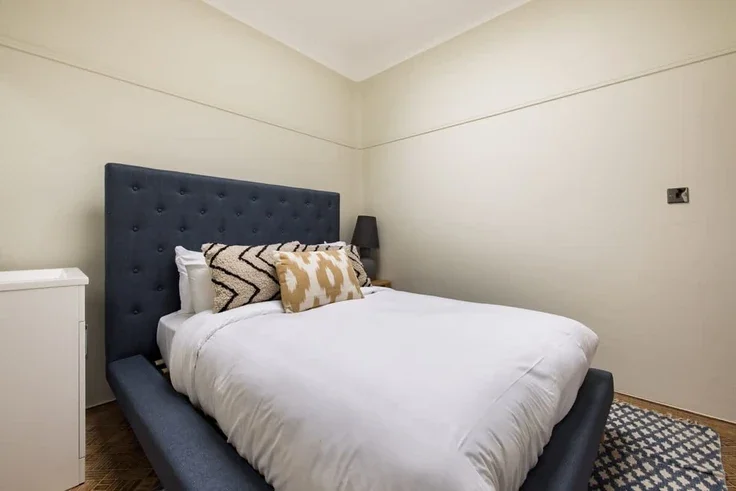 Flat Goodge Street in Greater London