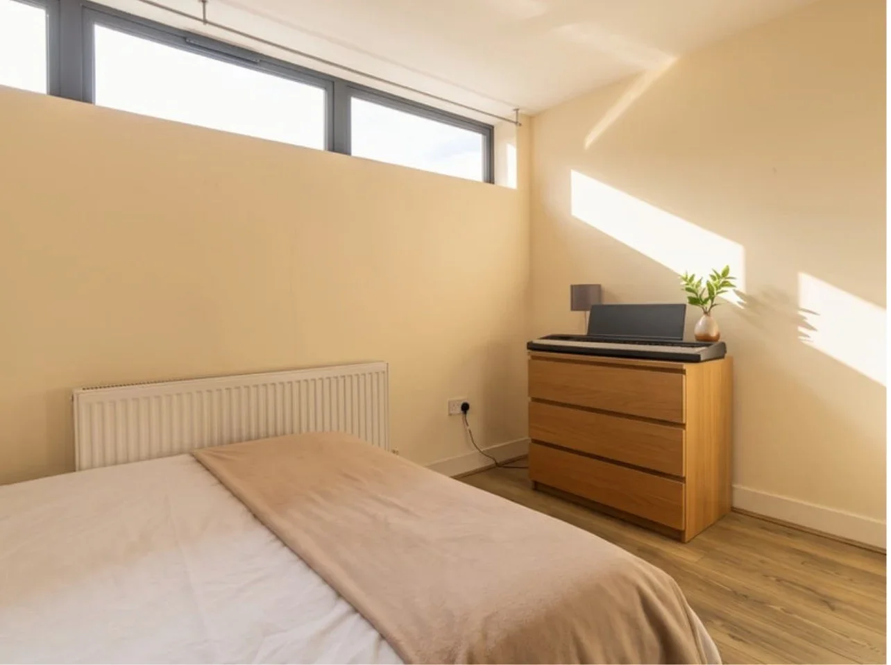 Room Alloa Road in Greater London
