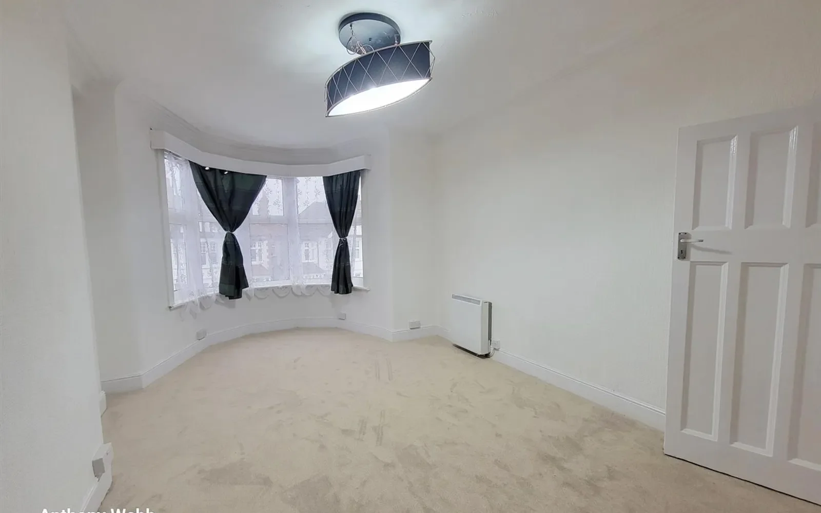 Flat Lodge Drive in Greater London