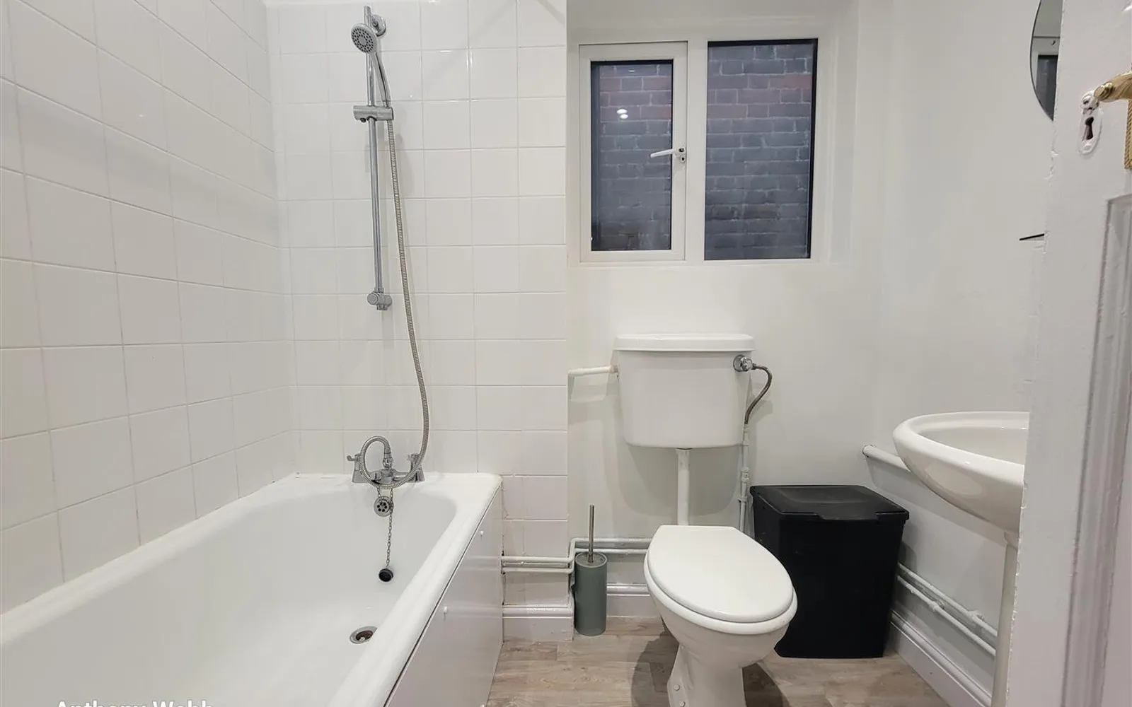 Flat Lodge Drive in Greater London
