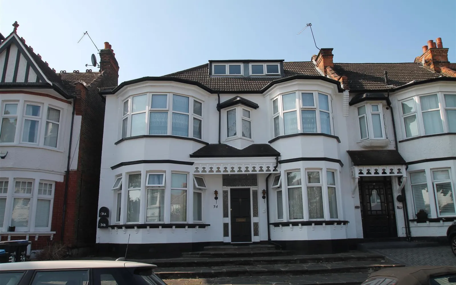 Flat Lodge Drive in Greater London