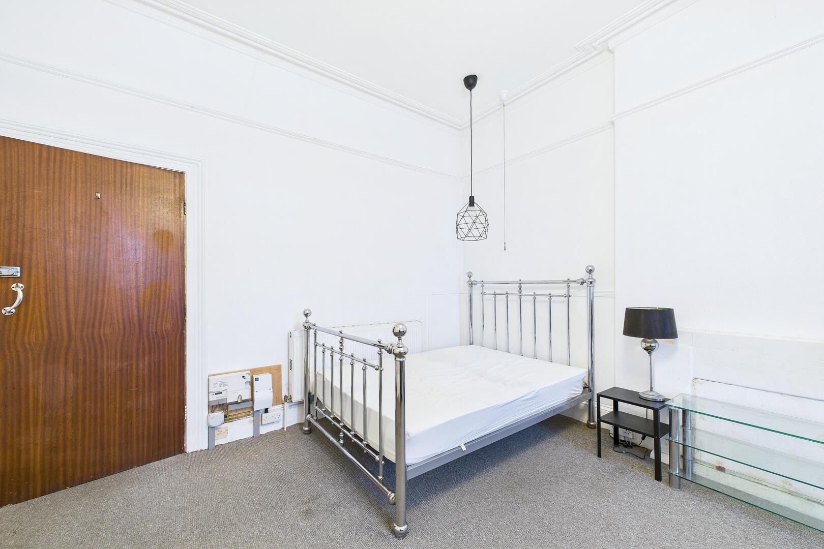 Room Pottery Close in Weston-super-Mare