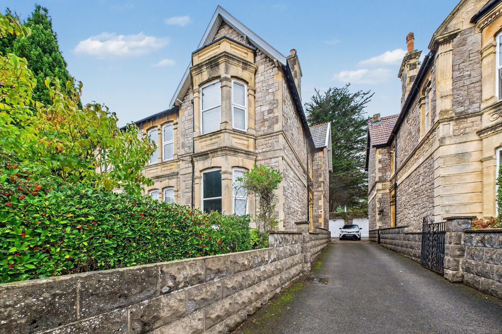 Room Pottery Close in Weston-super-Mare