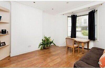 Flat Boyne Road in Greater London
