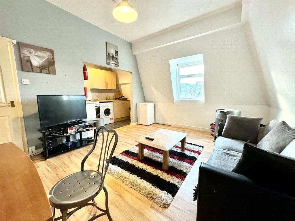 Flat Station Crescent in Llandrindod Wells