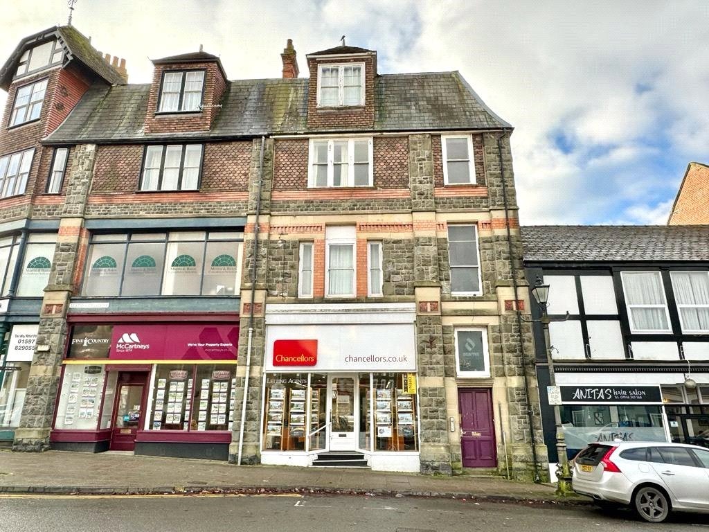 Flat Station Crescent in Llandrindod Wells