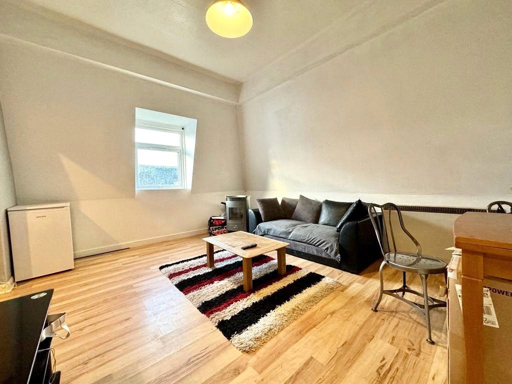 Flat Station Crescent in Llandrindod Wells