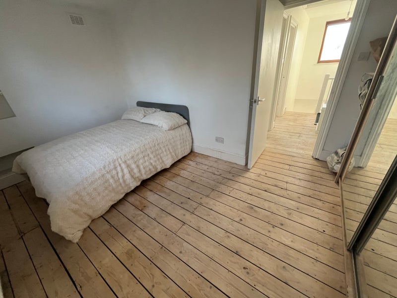 Room Claremont Square in Greater London