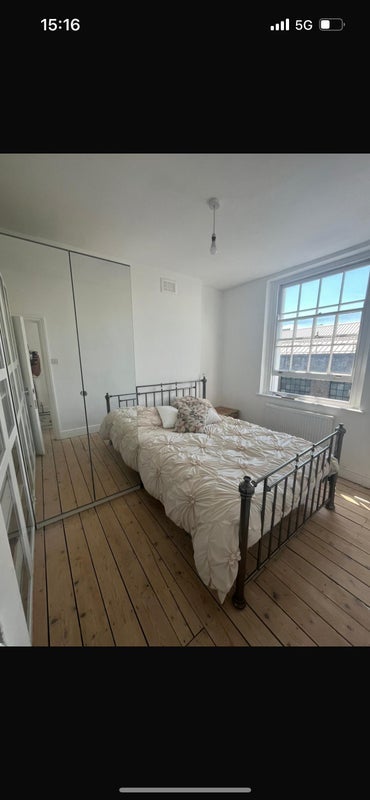 Room Claremont Square in Greater London