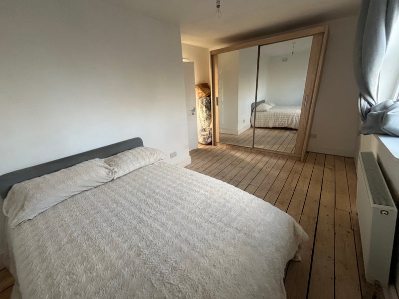Room Claremont Square in Greater London
