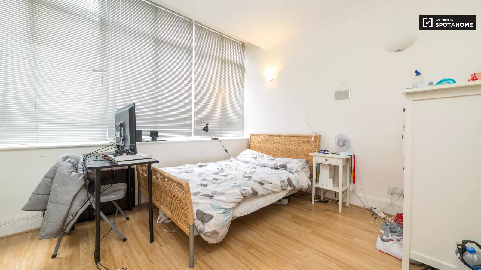 Flat Spa Road in Greater London