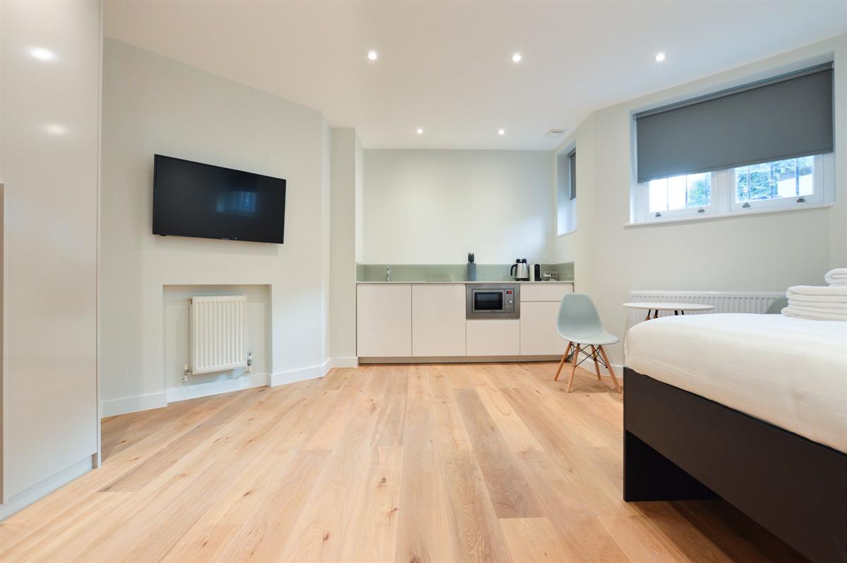 Flat Holland Park Avenue in Greater London