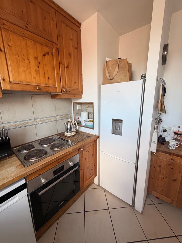 Room Maysoule Road in Greater London
