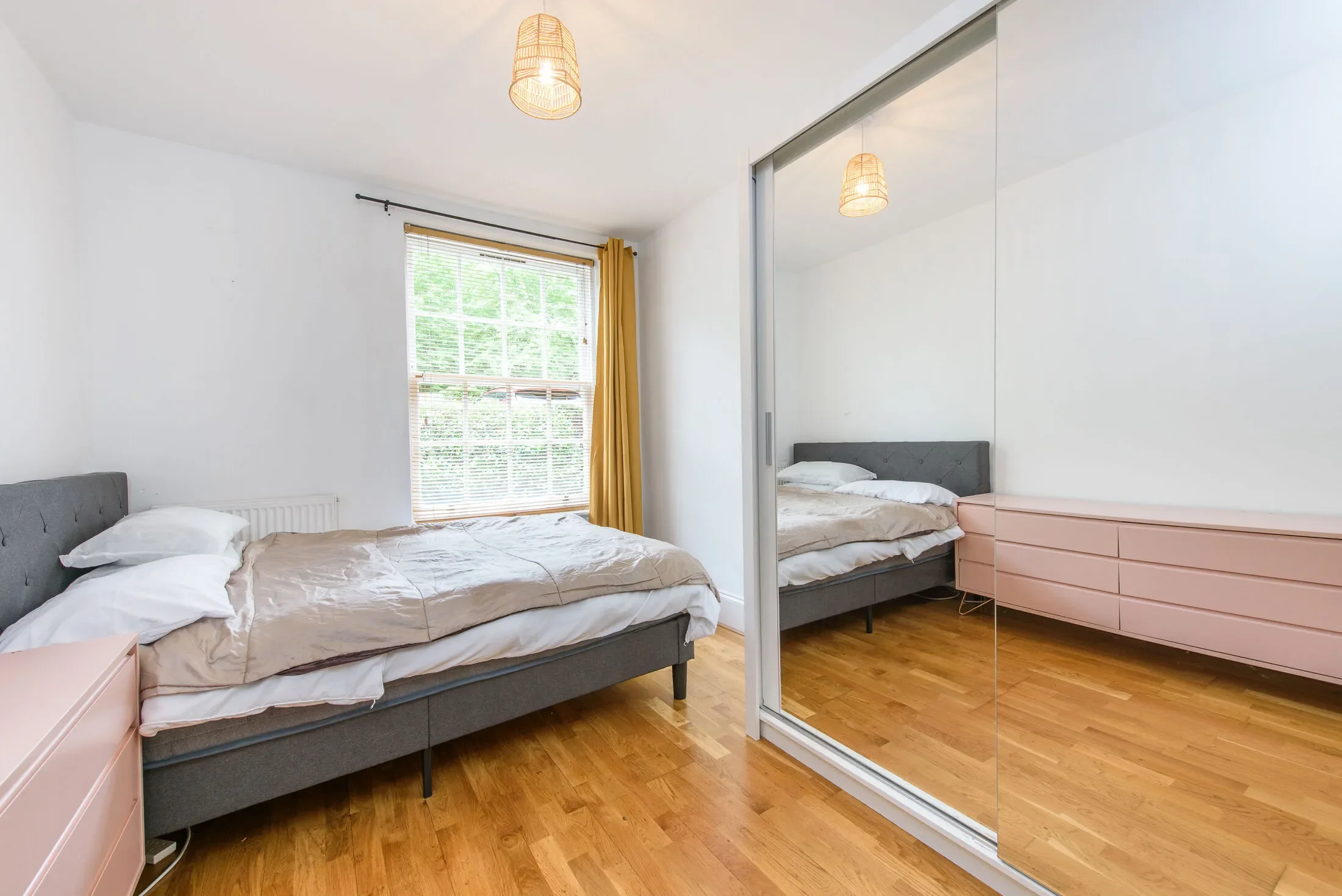 Flat Royal Drive in Greater London