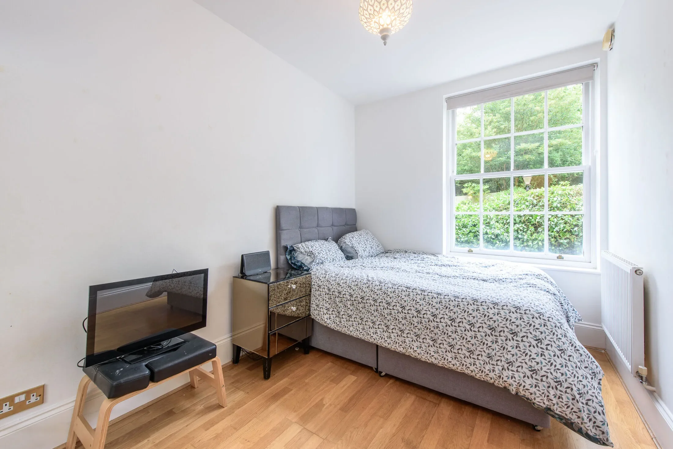 Flat Royal Drive in Greater London