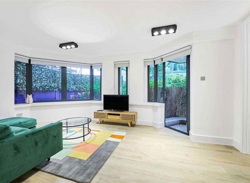 Flat Montague Close in Greater London