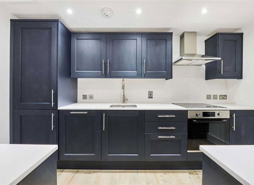 Flat Montague Close in Greater London