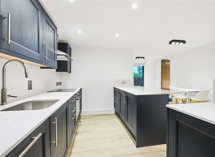 Flat Montague Close in Greater London