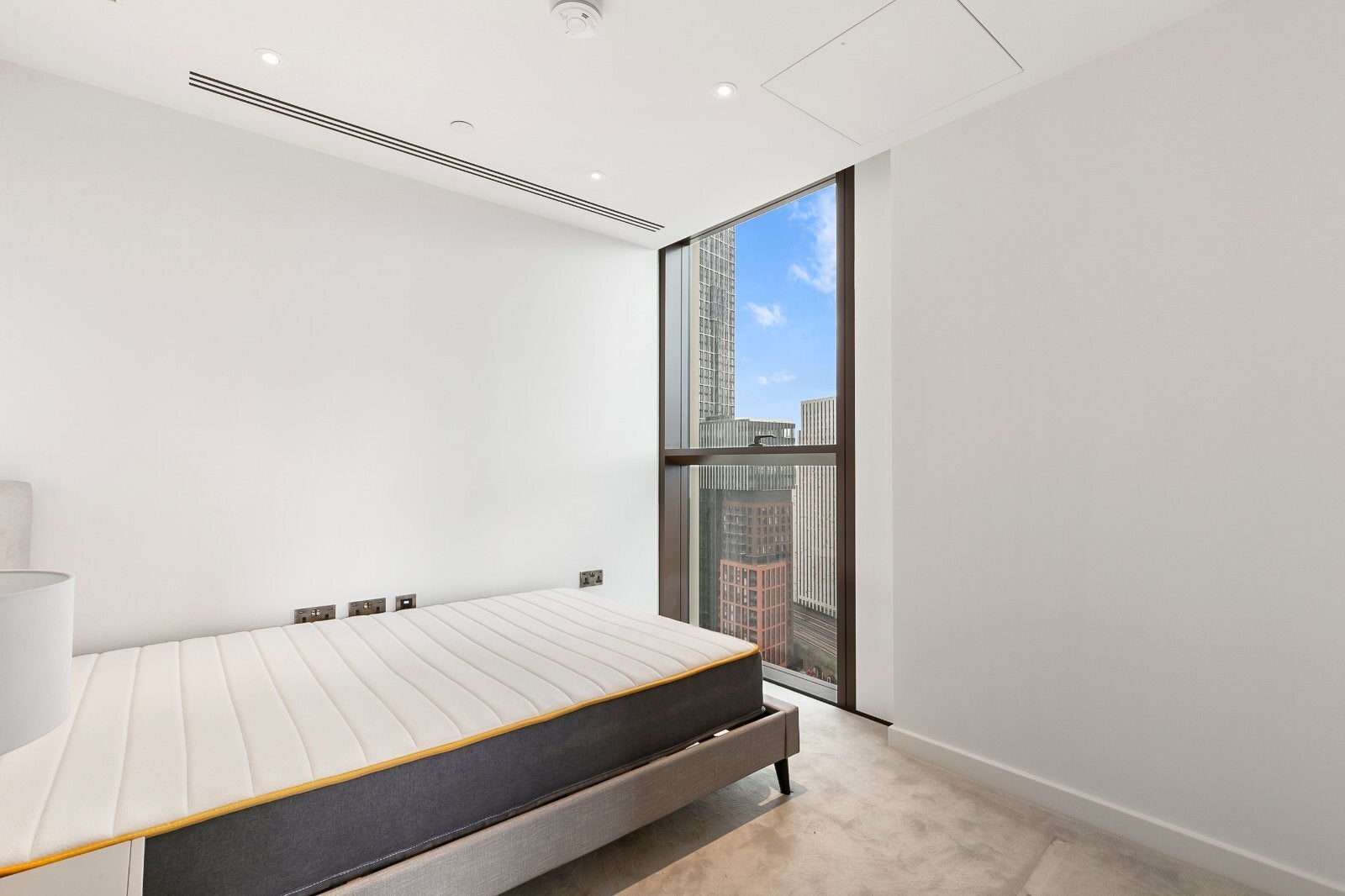 Flat Carnation Way in Greater London