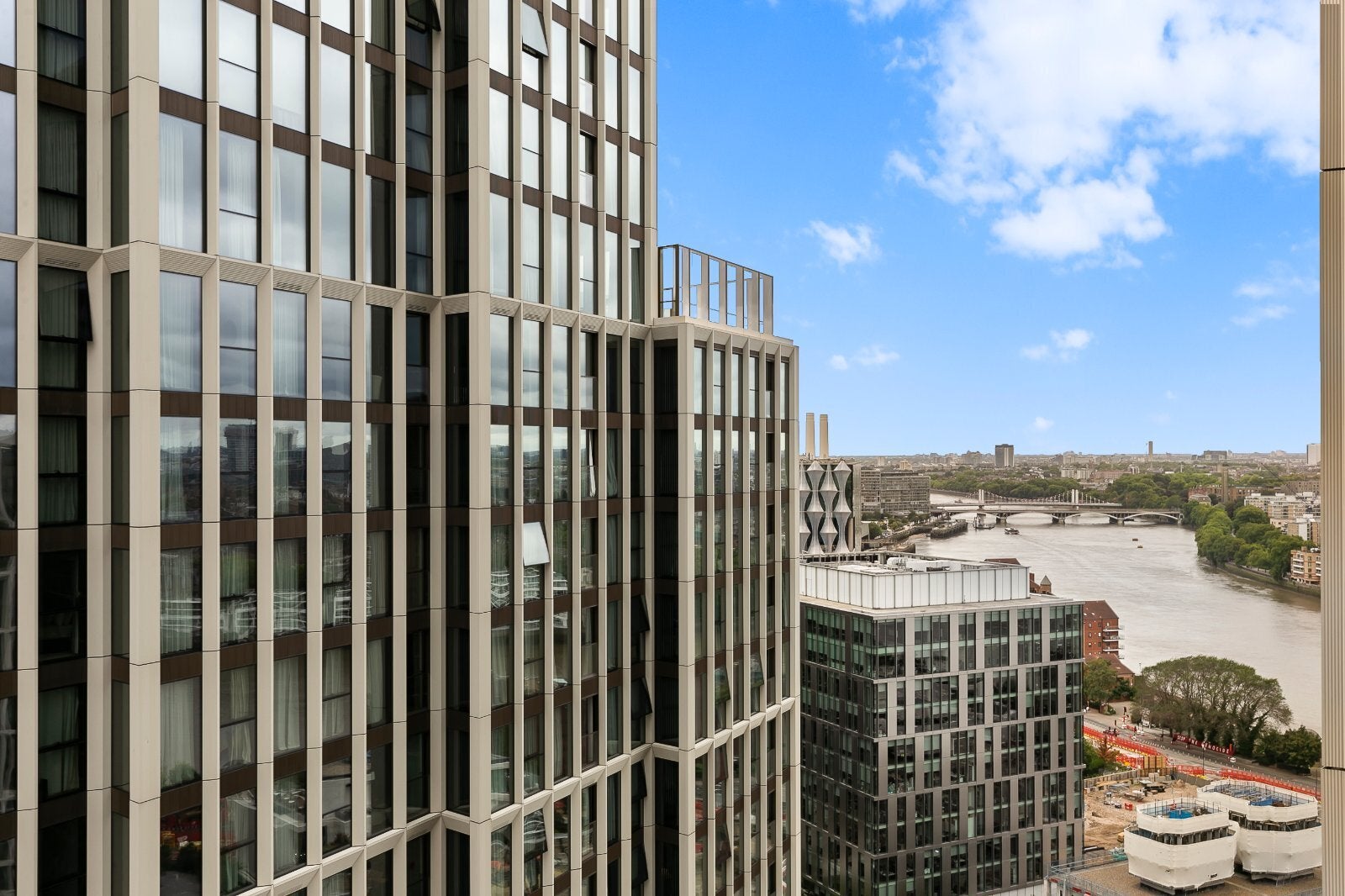 Flat Carnation Way in Greater London