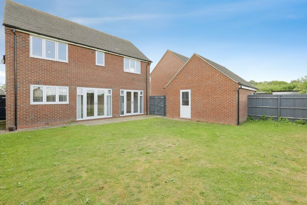 Flat Pagnell Close in Hardingstone