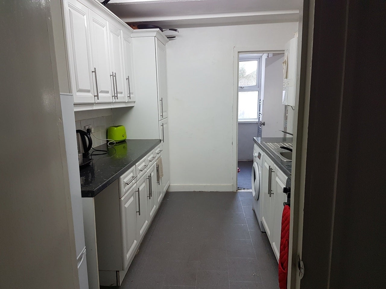 Room Chatsworth Road in Gillingham