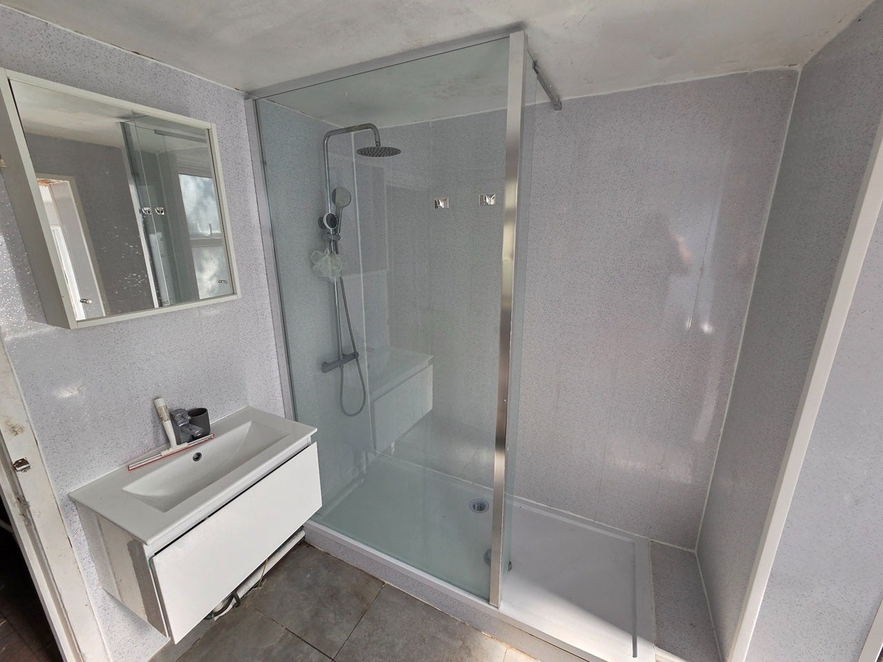 Room Chatsworth Road in Gillingham