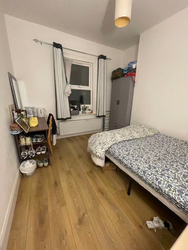 Room Berners Road in Greater London