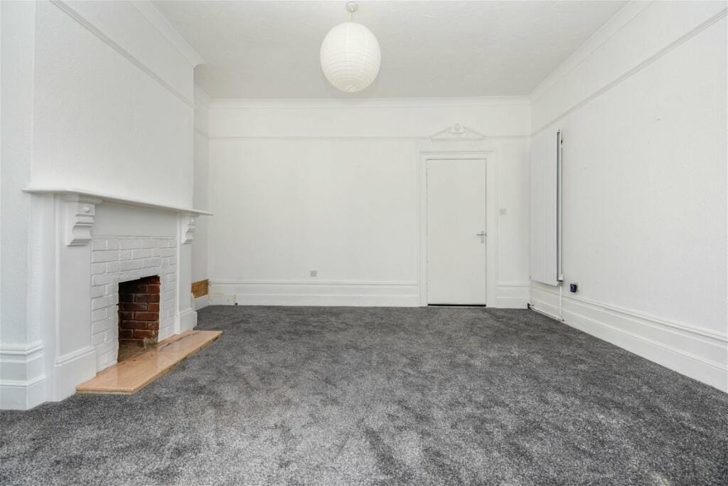 Flat Laburnum Grove in Portsmouth