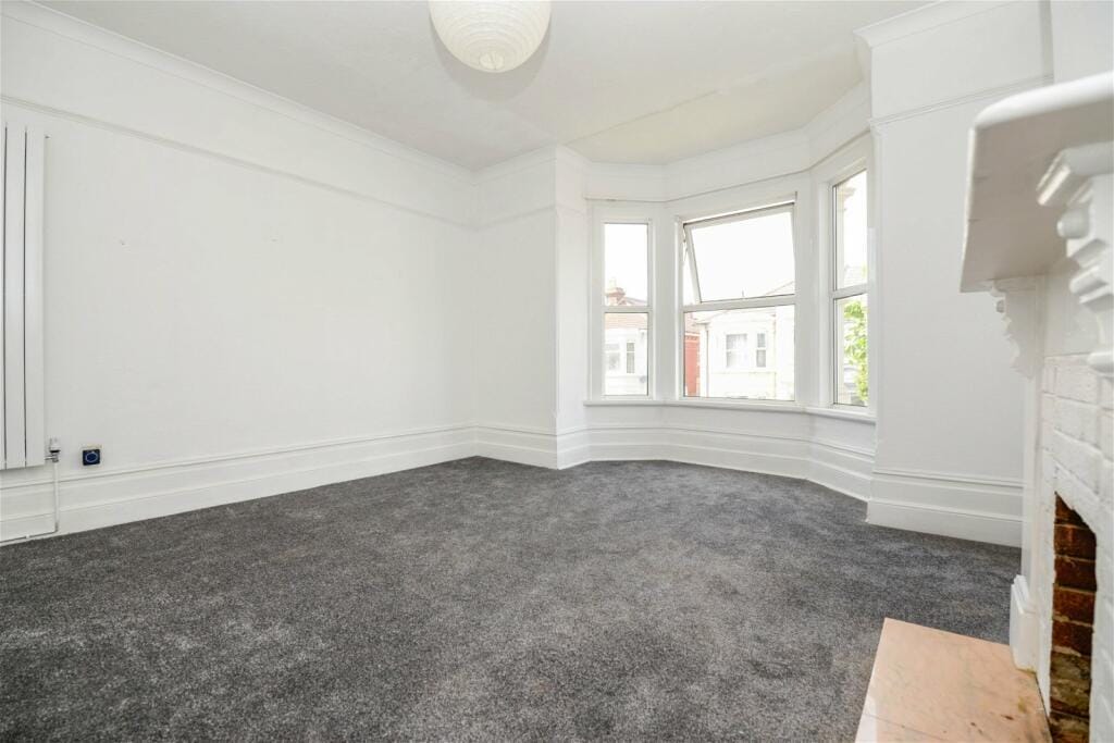 Flat Laburnum Grove in Portsmouth
