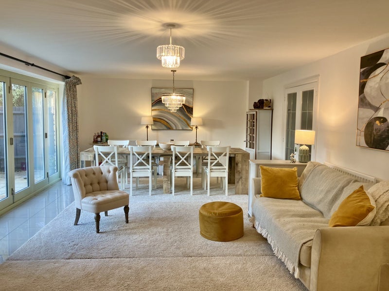 Flat Cadet Close in Cotswold District