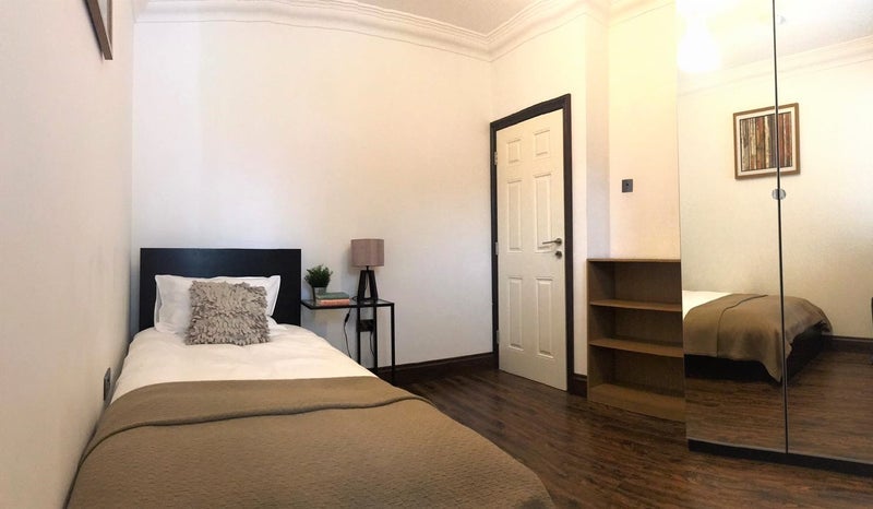 Room Langthorne Road in Greater London