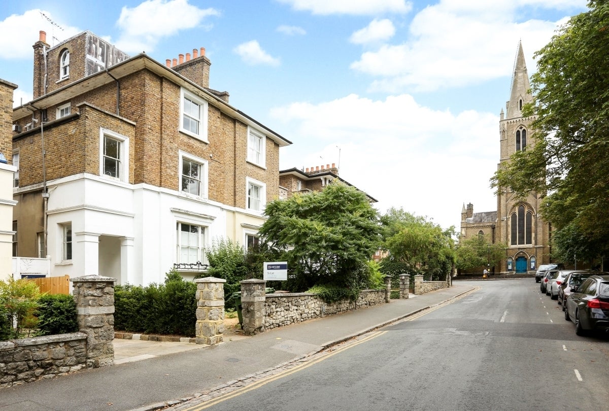 Flat Claremont Road in Windsor