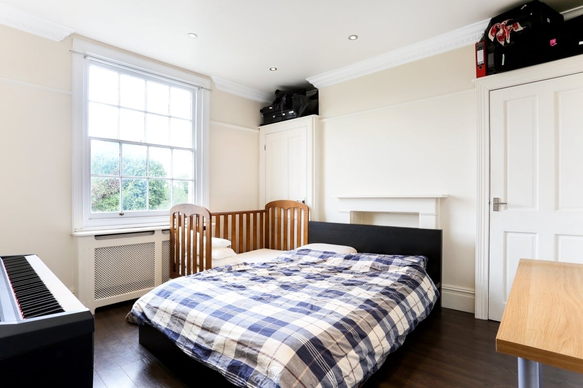 Flat Claremont Road in Windsor