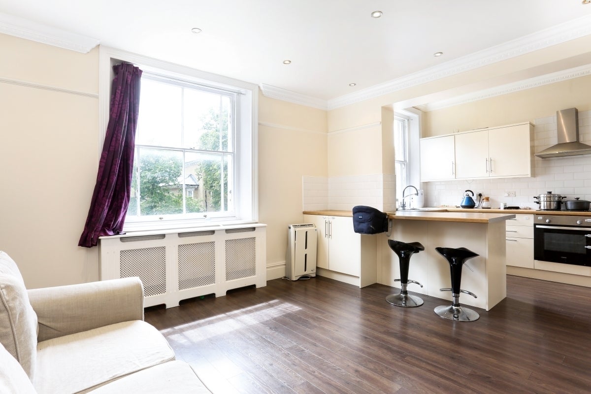 Flat Claremont Road in Windsor