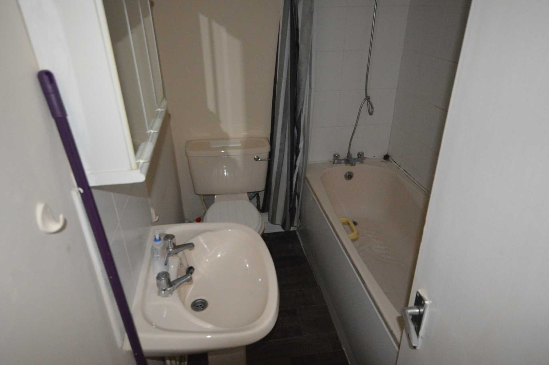 Flat Leytonstone Road in Greater London