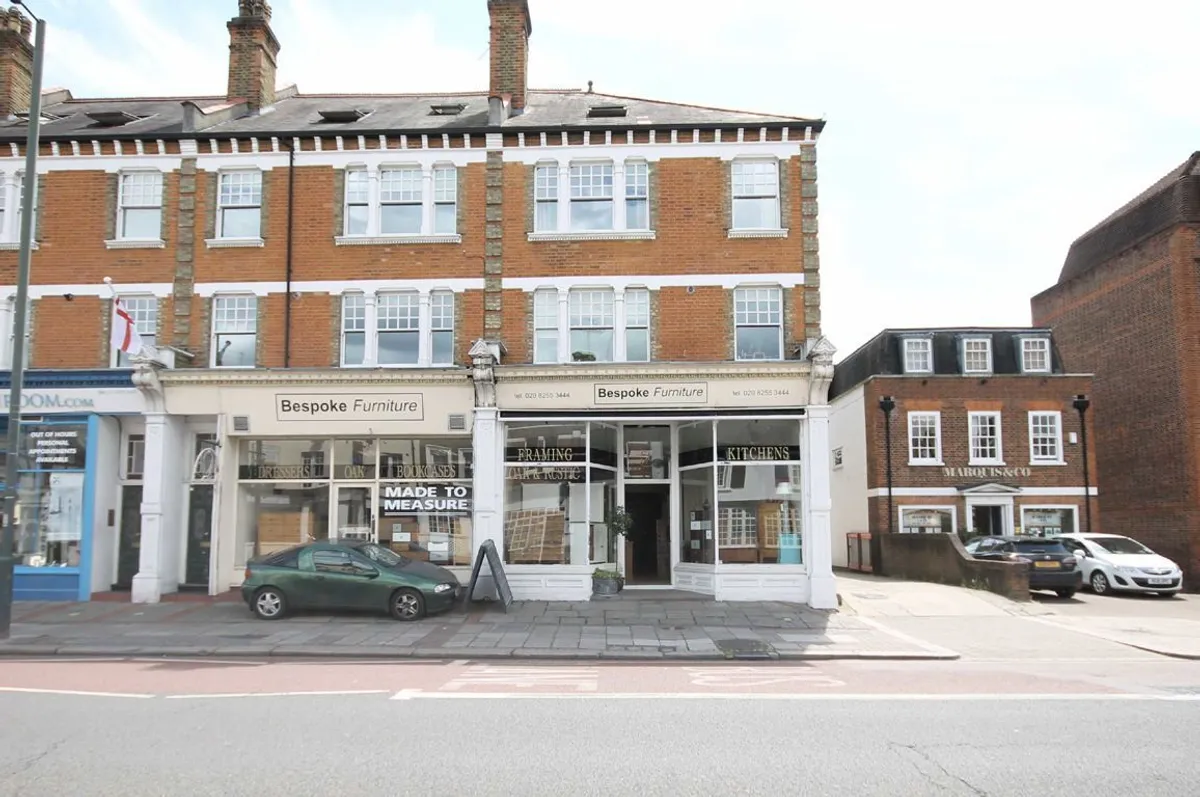 Flat Richmond Road in Greater London