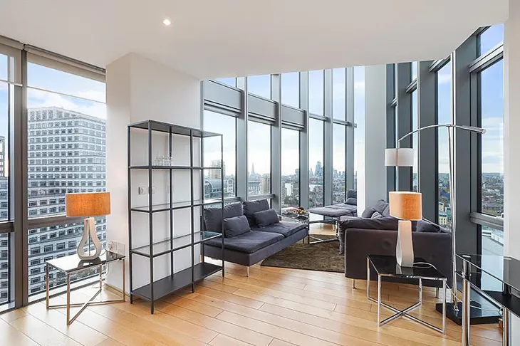 Flat Hertsmere Road in Greater London