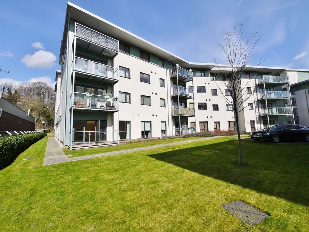 Flat Rollason Way in Brentwood